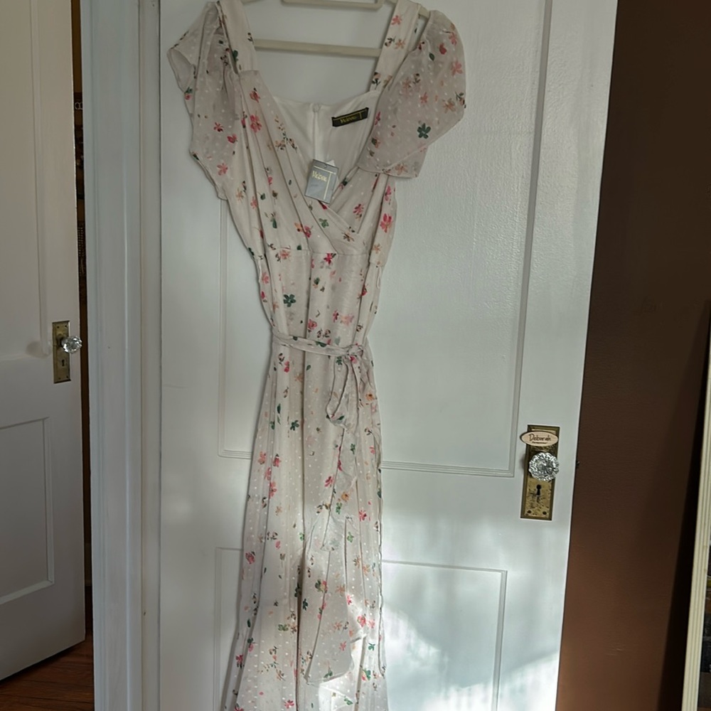 Long flowing and free graceful floral print.